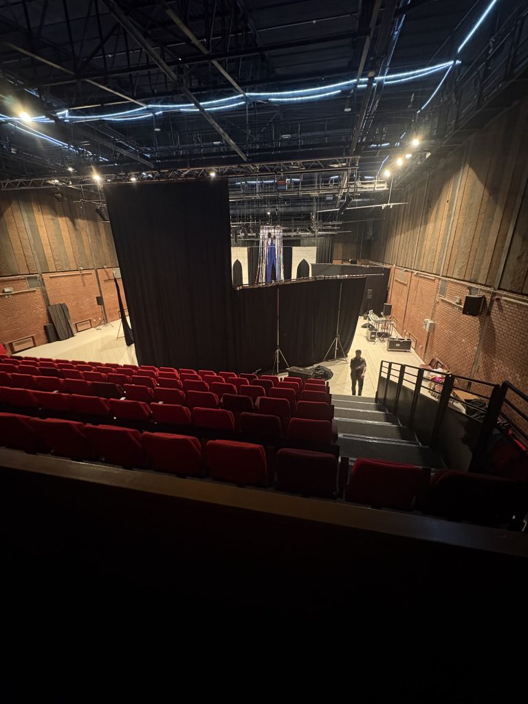 Vue de la scène biface depuis les gradins