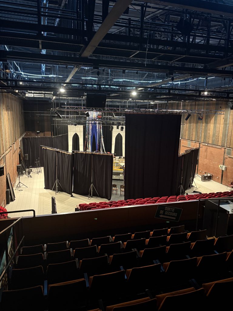 Vue de la scène biface depuis les gradins